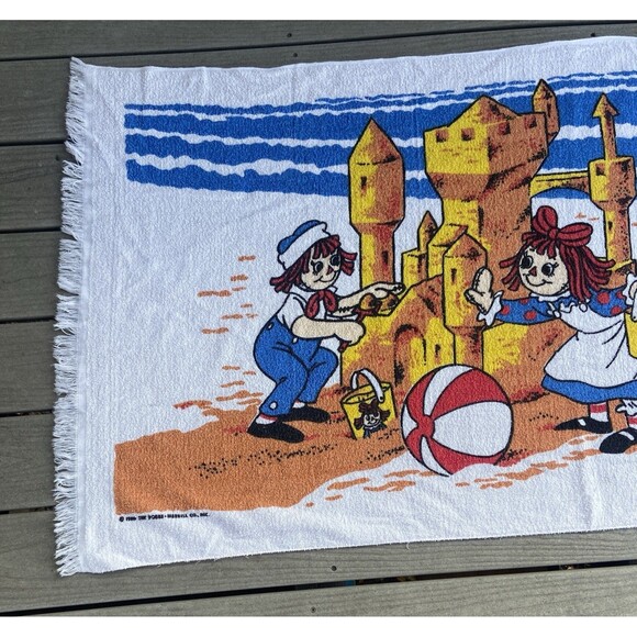 VTG 1980 Raggedy Ann & Andy Beach Towel Sandcastle Scene Fringe Bobbs Merrill - Picture 3 of 16